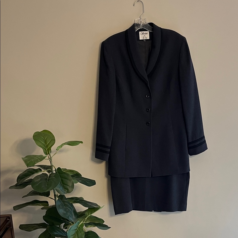 Le Suit Charcoal Women's Blazer and Skirt Ensemble